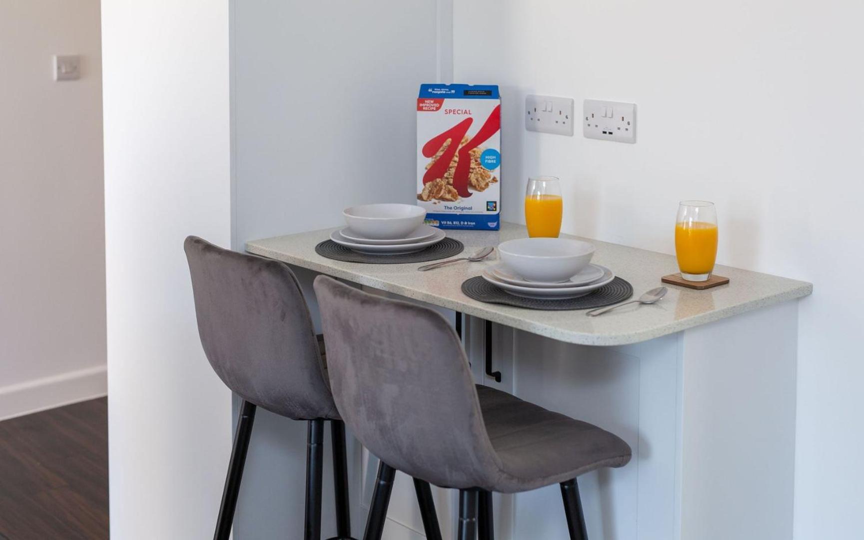 Stylish Apartment W/ Private Garden - Dog Friendly ニューポート エクステリア 写真