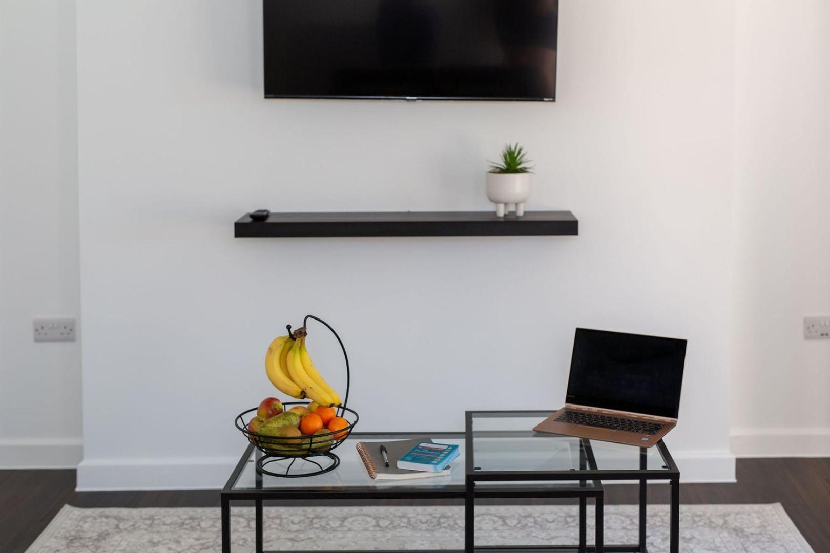 Stylish Apartment W/ Private Garden - Dog Friendly ニューポート エクステリア 写真