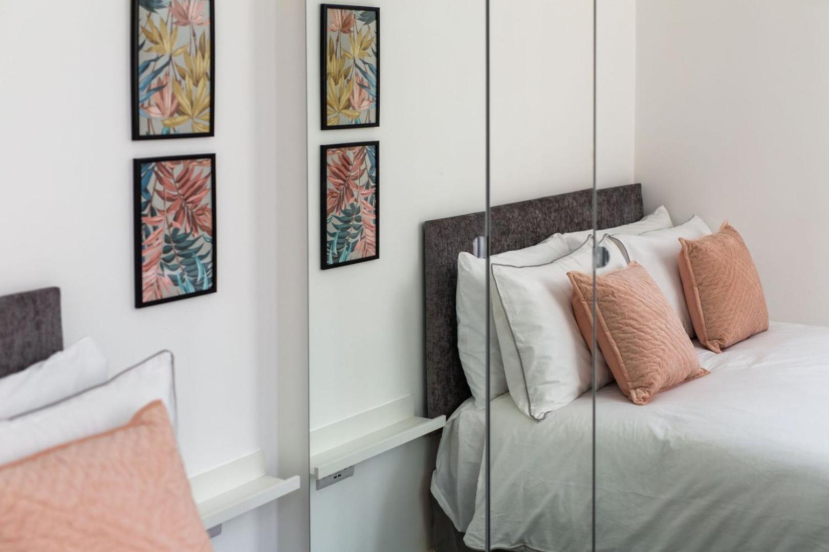 Stylish Apartment W/ Private Garden - Dog Friendly ニューポート エクステリア 写真